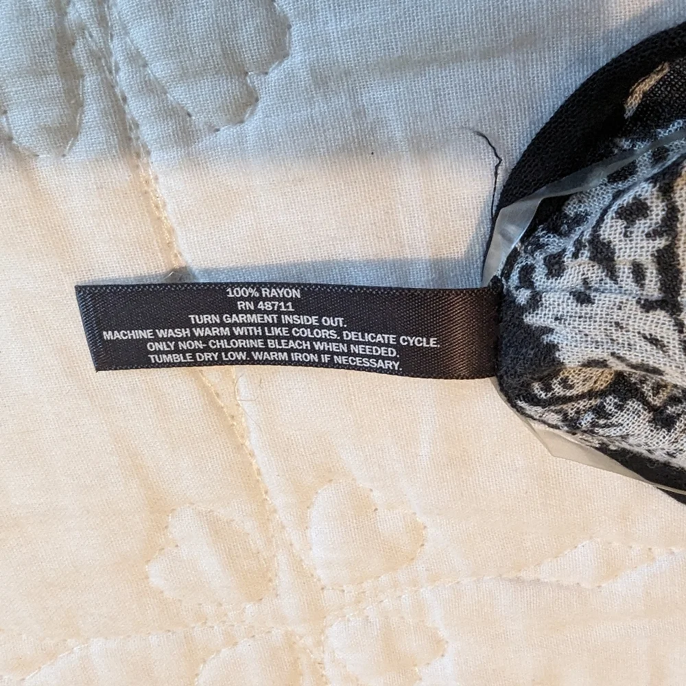 Massini rayon blouse black print size small - Picture 2 of 8